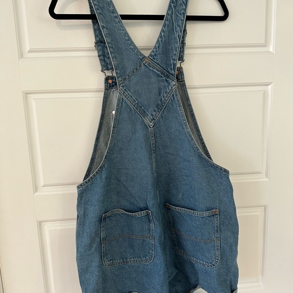 Old Navy Slouchy Straight Jean Short Overalls. Size M. - Picture 5 of 6